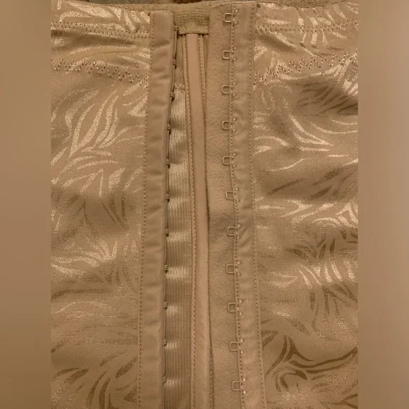 Maidenform shapewear - Picture 3 of 6